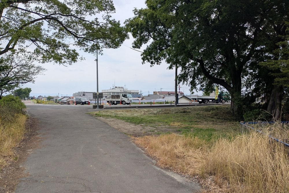 笠松カーブ撮影スポット横の空き地
