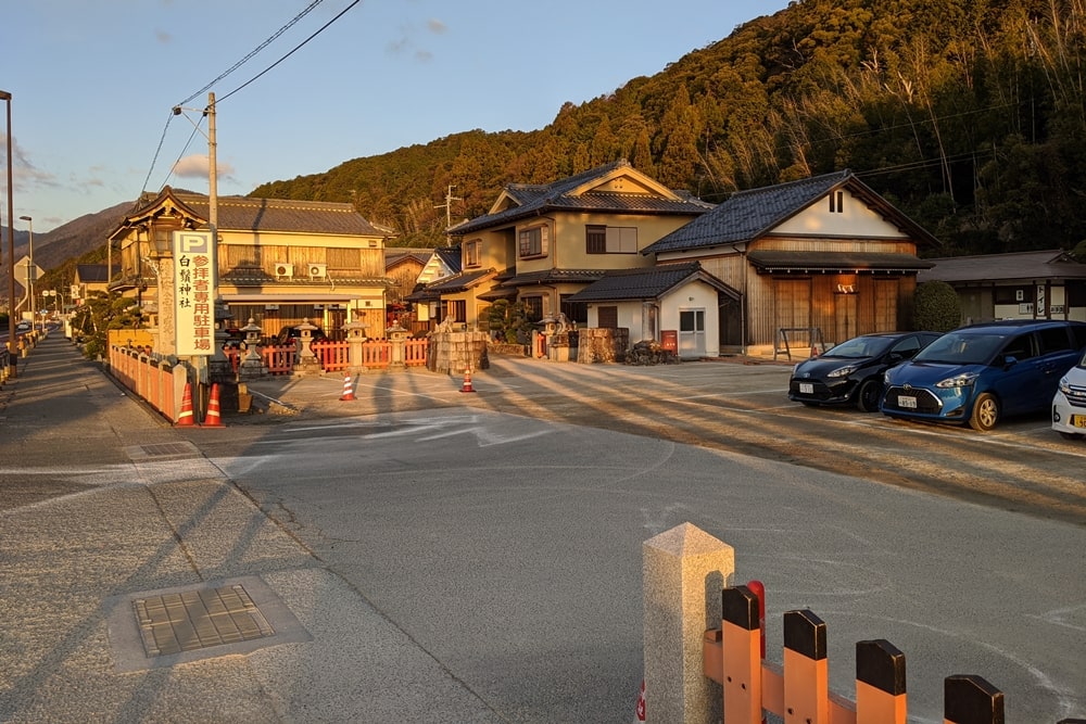 白鬚神社駐車場