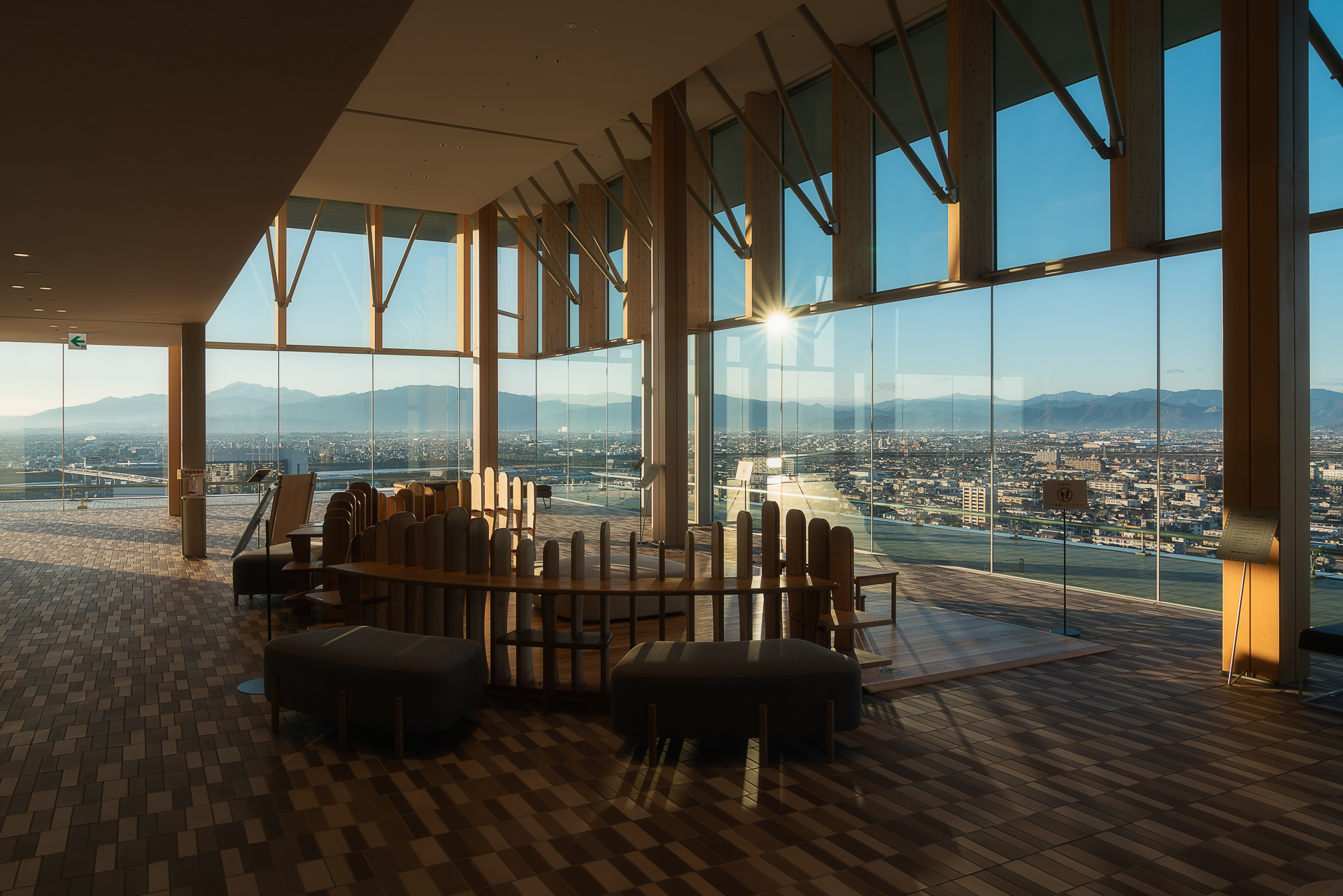 岐阜県庁舎20階展望ロビー