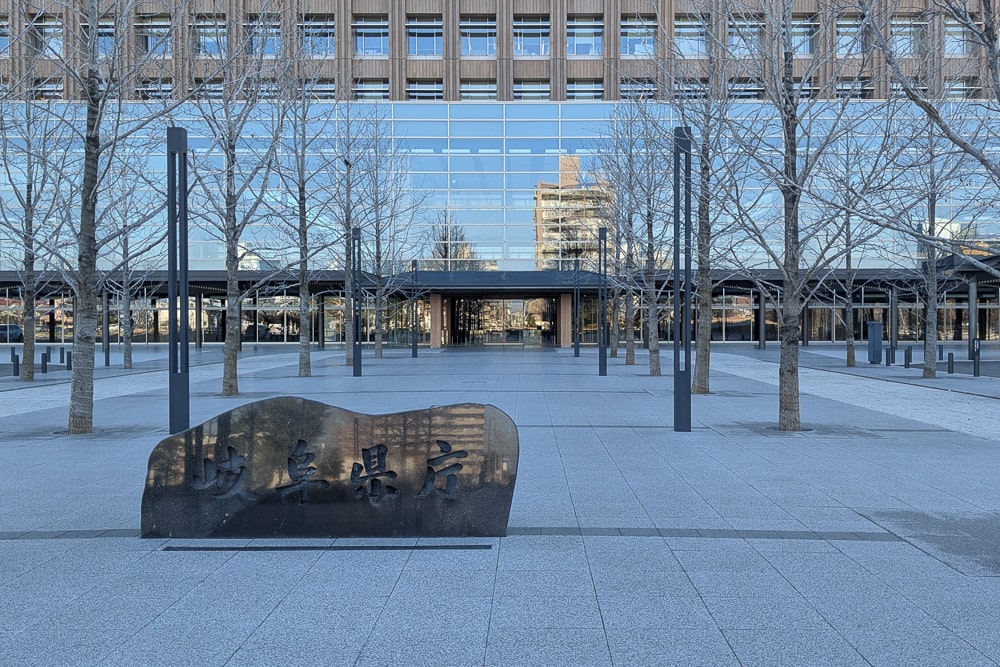 県庁舎の北側中央入り口