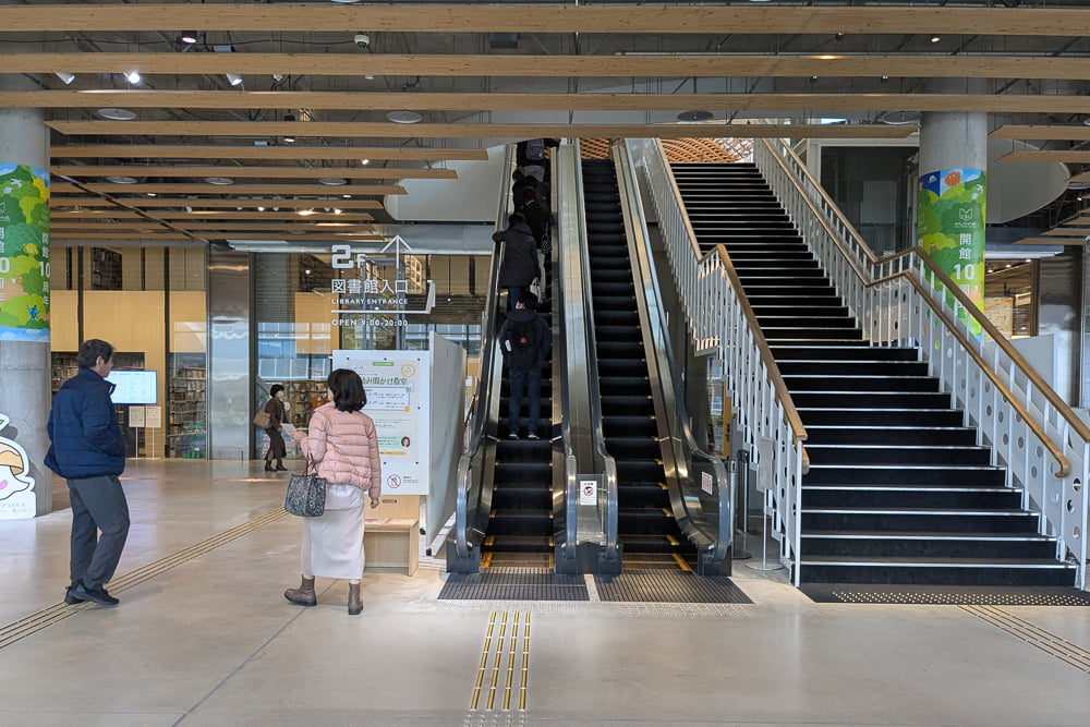 ぎふメディアコスモス(岐阜市立中央図書館)