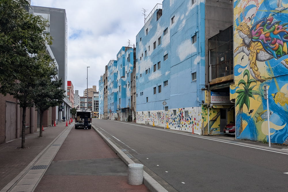 繊維問屋街のウォールアート撮影スポット