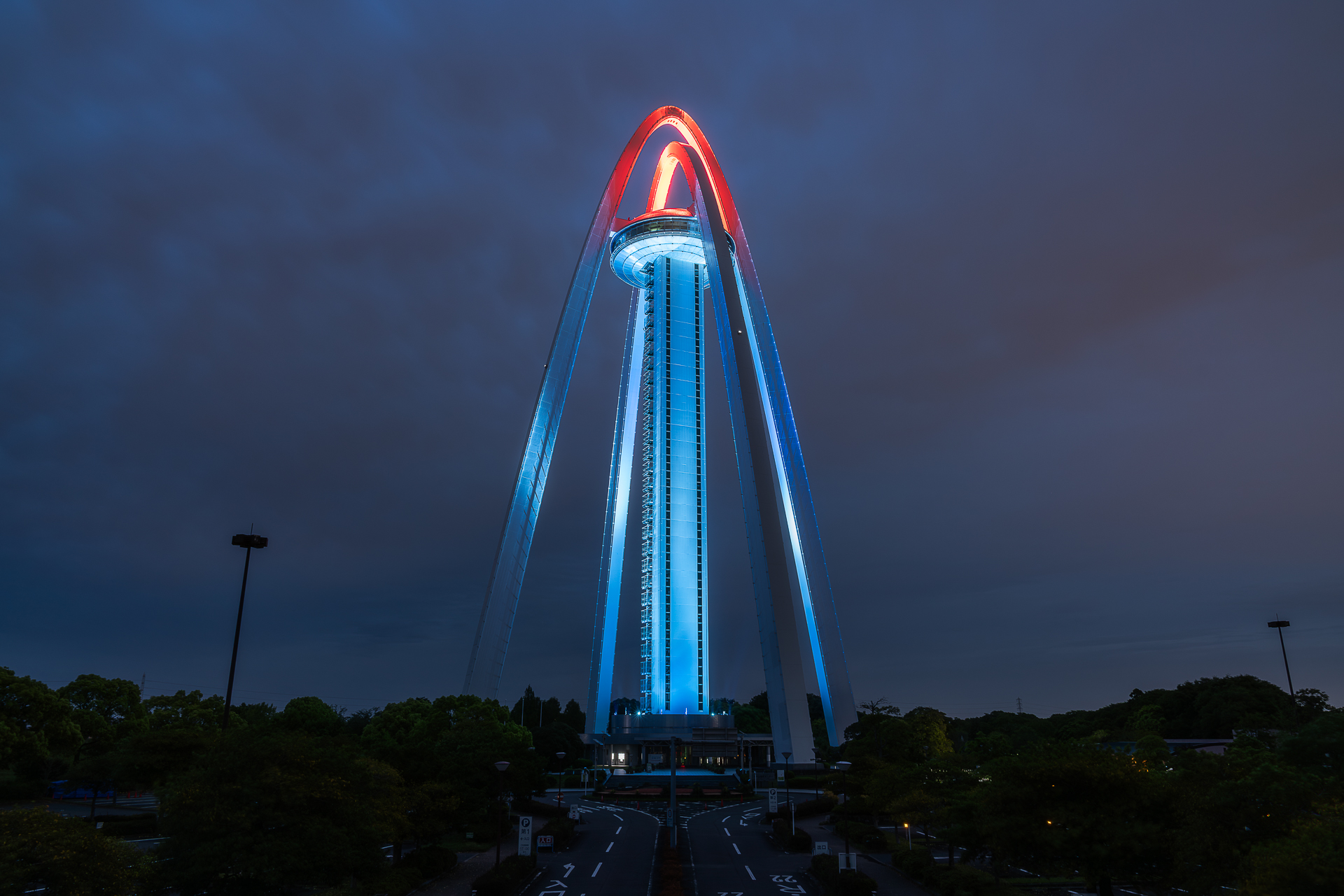 ツインアーチ138（ライトアップ）