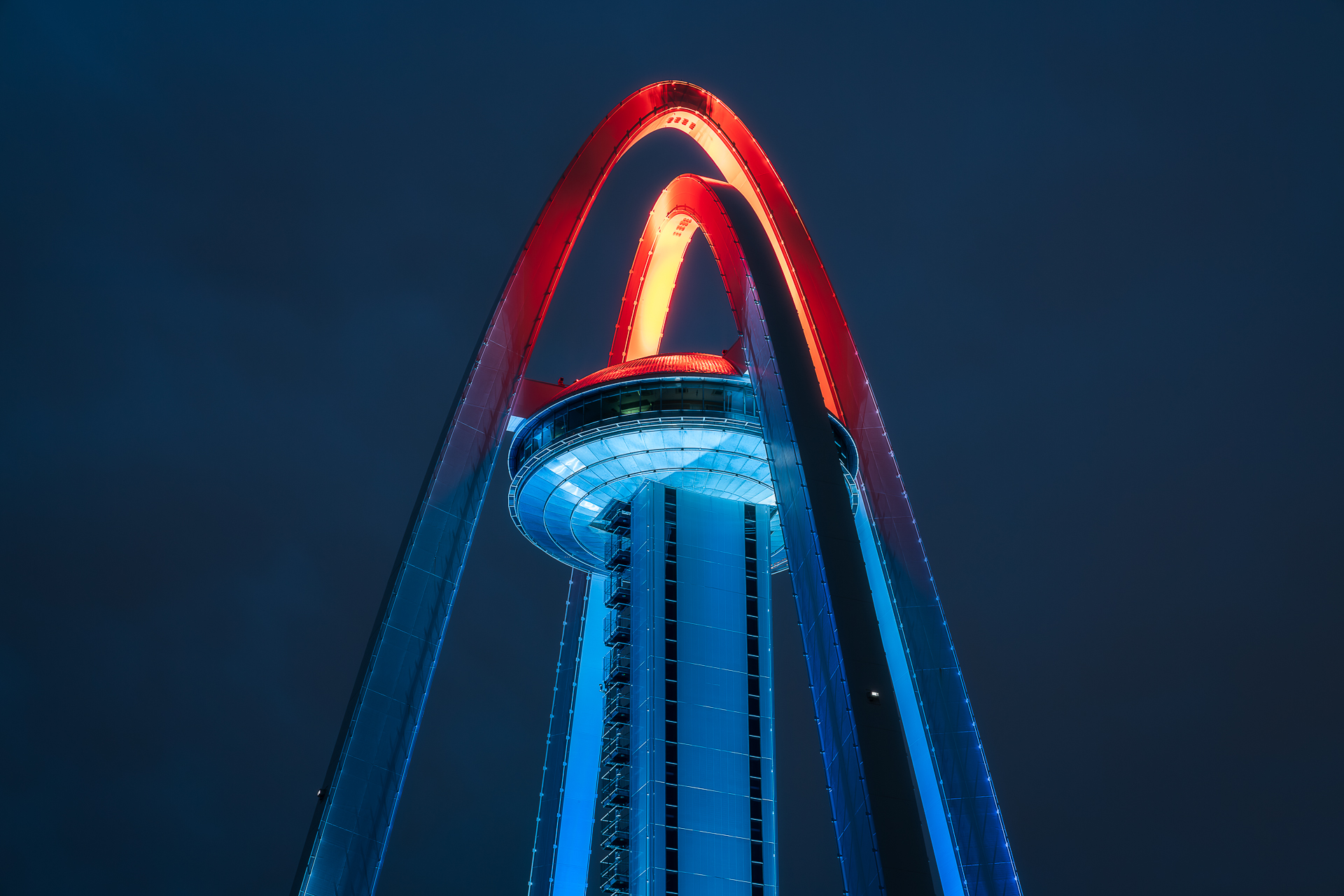 ツインアーチ138（ライトアップ）