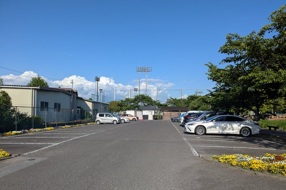 駐車場（バラ公園憩いの広場）